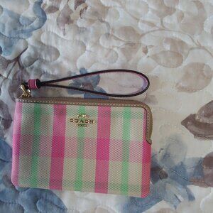 ***LOW START **** NWT Coach Corner Zip Wristlet